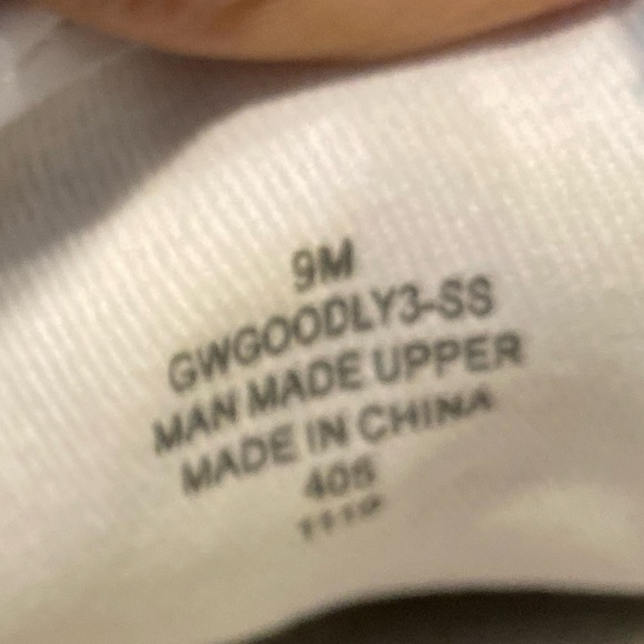 Guess graffiti shoes. Size 9m. - Picture 2 of 6